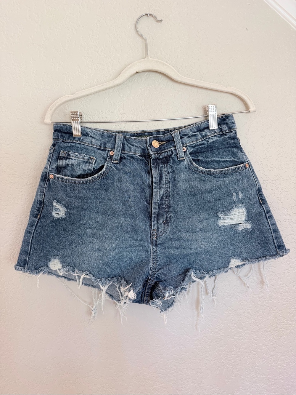 Wild Fable High Rise Distressed Denim Cutoff Shorts Size 8 | Medium Wash